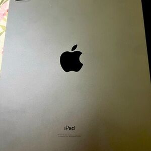 11in IPad Pro. Good condition. With Apple keyboard. Perfect for entertainment.